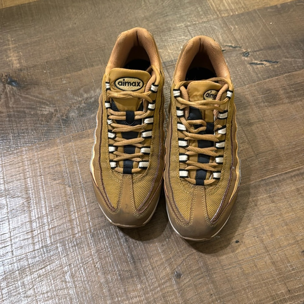 Nike Air Max 95 Essential Wheat/White Gold Shoes Sz 7Y
